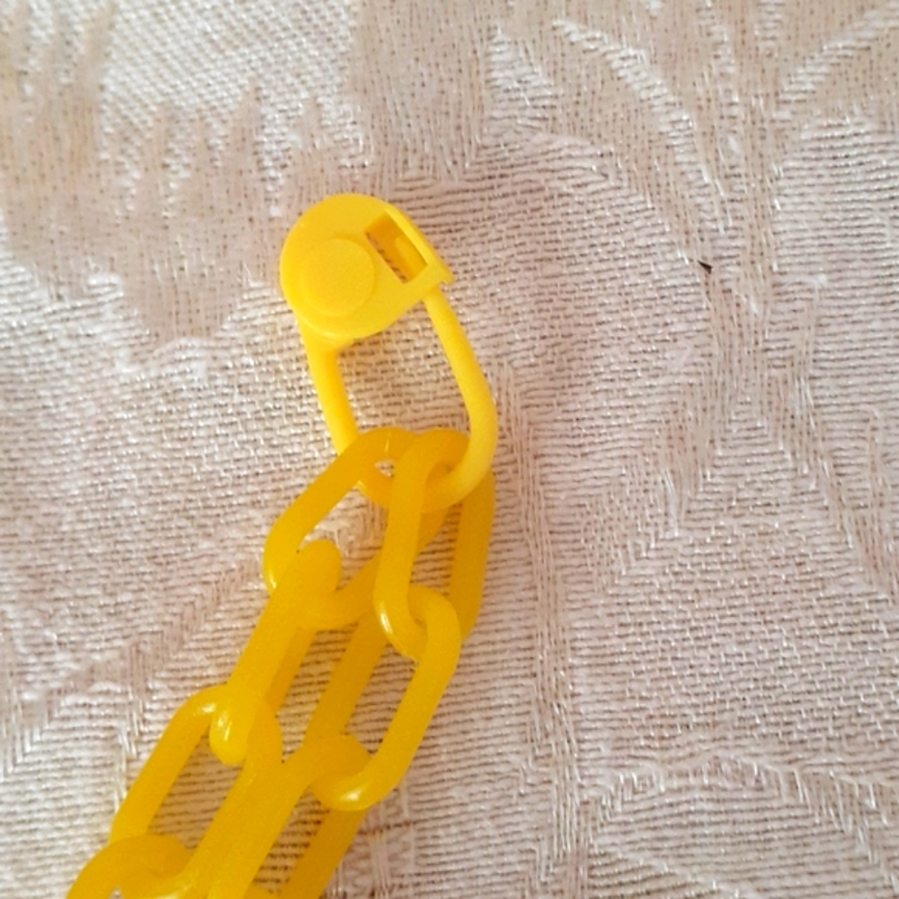 *Vintage 1980's Plastic Necklaces with Charms/Clips - Picture 8 of 8